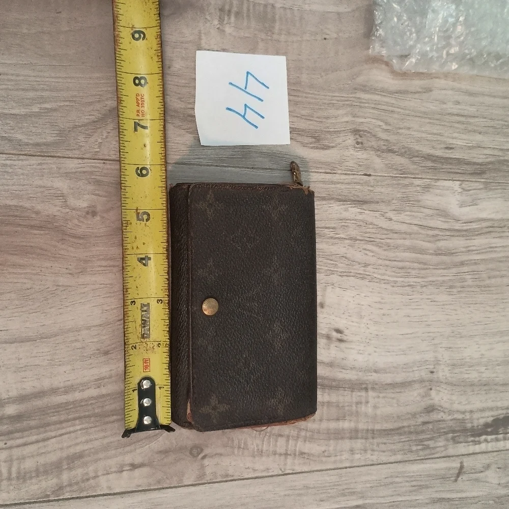 Louis Vuitton LV Portefeuille Tresor Bifold Wallet Medium Monogram Brown Purse